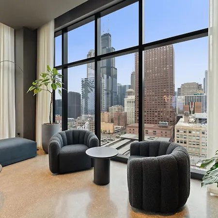 Lux 3 Bed 3 Bath High Rise With Gym & Amenities Apartment